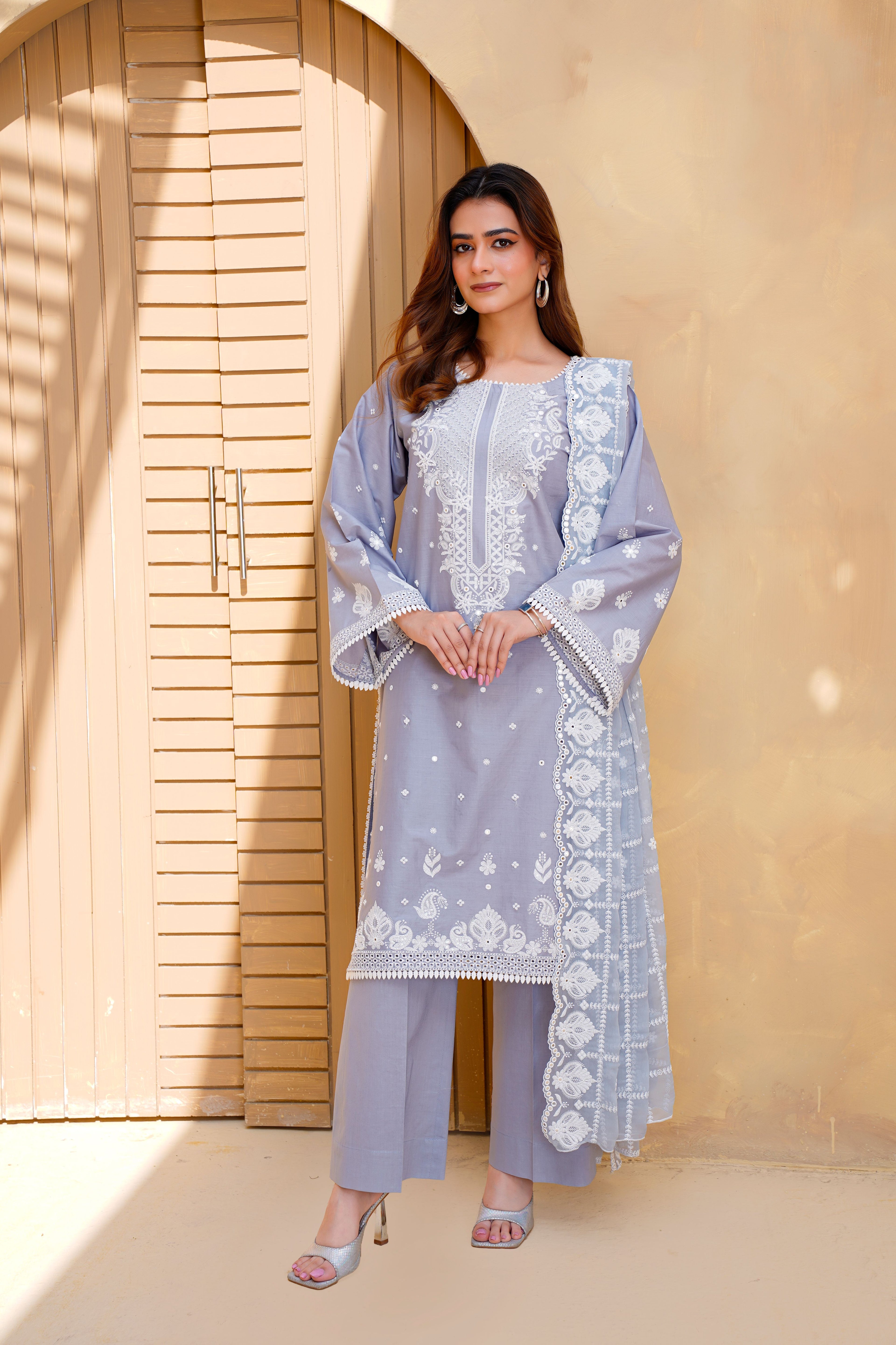 Gulnaar Lawn – 3pc Unstitched Suit